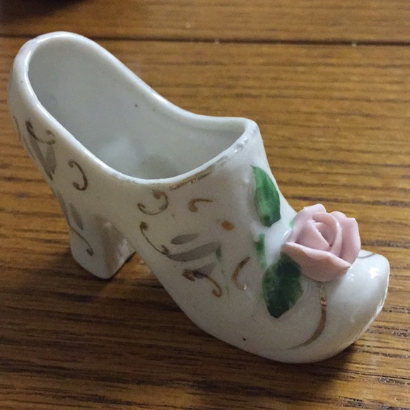 Vintage Other - Rose Toe ceramic shoe